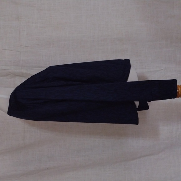 Title 9 long-sleeved shirttail hem athletic tee - Picture 4 of 8